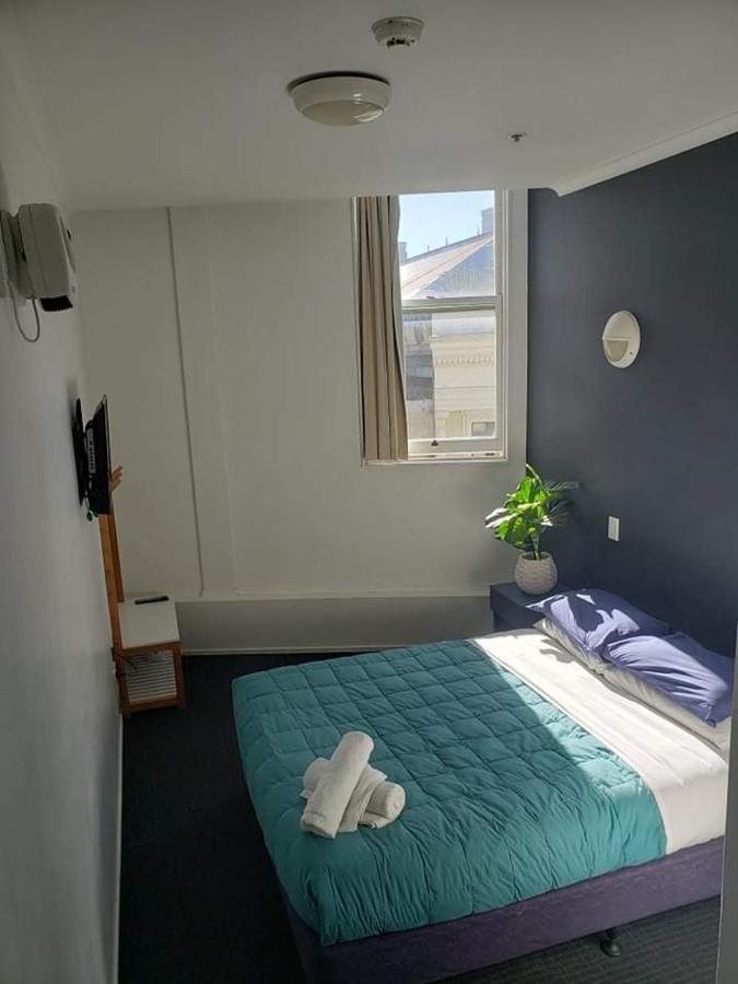 Nomads Capital Backpackers - Wellington (Adults Only) Hostel Εξωτερικό φωτογραφία A room at the hotel