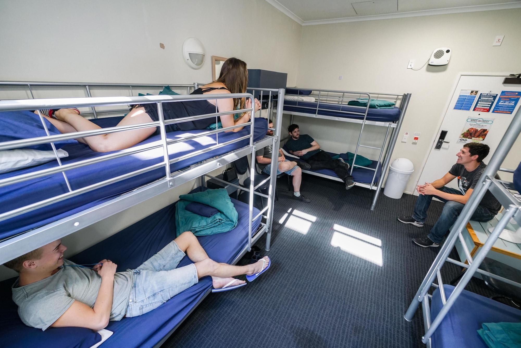 Nomads Capital Backpackers - Wellington (Adults Only) Hostel Εξωτερικό φωτογραφία A room at a backpackers' hostel in Dunedin, New Zealand