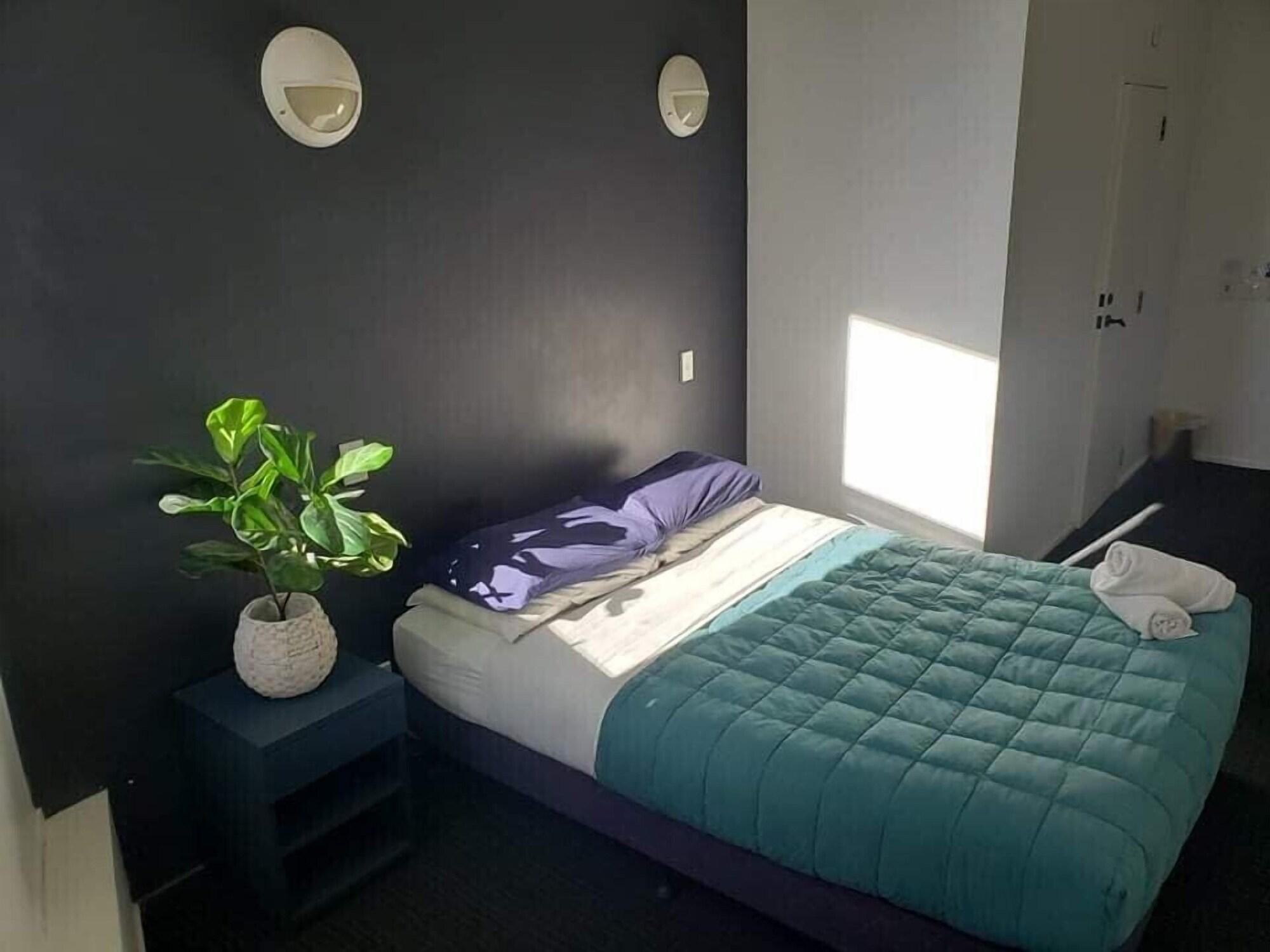 Nomads Capital Backpackers - Wellington (Adults Only) Hostel Εξωτερικό φωτογραφία A room at the hotel