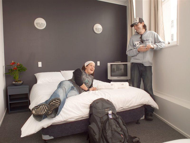 Nomads Capital Backpackers - Wellington (Adults Only) Hostel Εξωτερικό φωτογραφία A typical room at the hotel