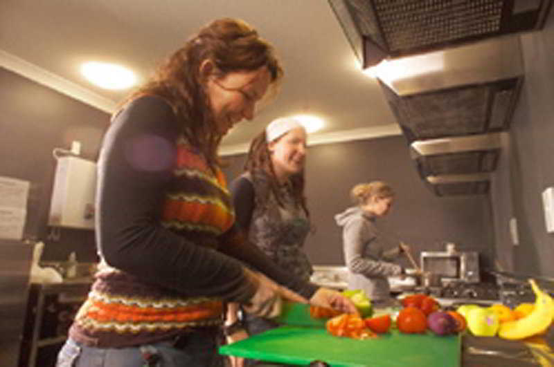 Nomads Capital Backpackers - Wellington (Adults Only) Hostel Εξωτερικό φωτογραφία Volunteers preparing food at the hostel