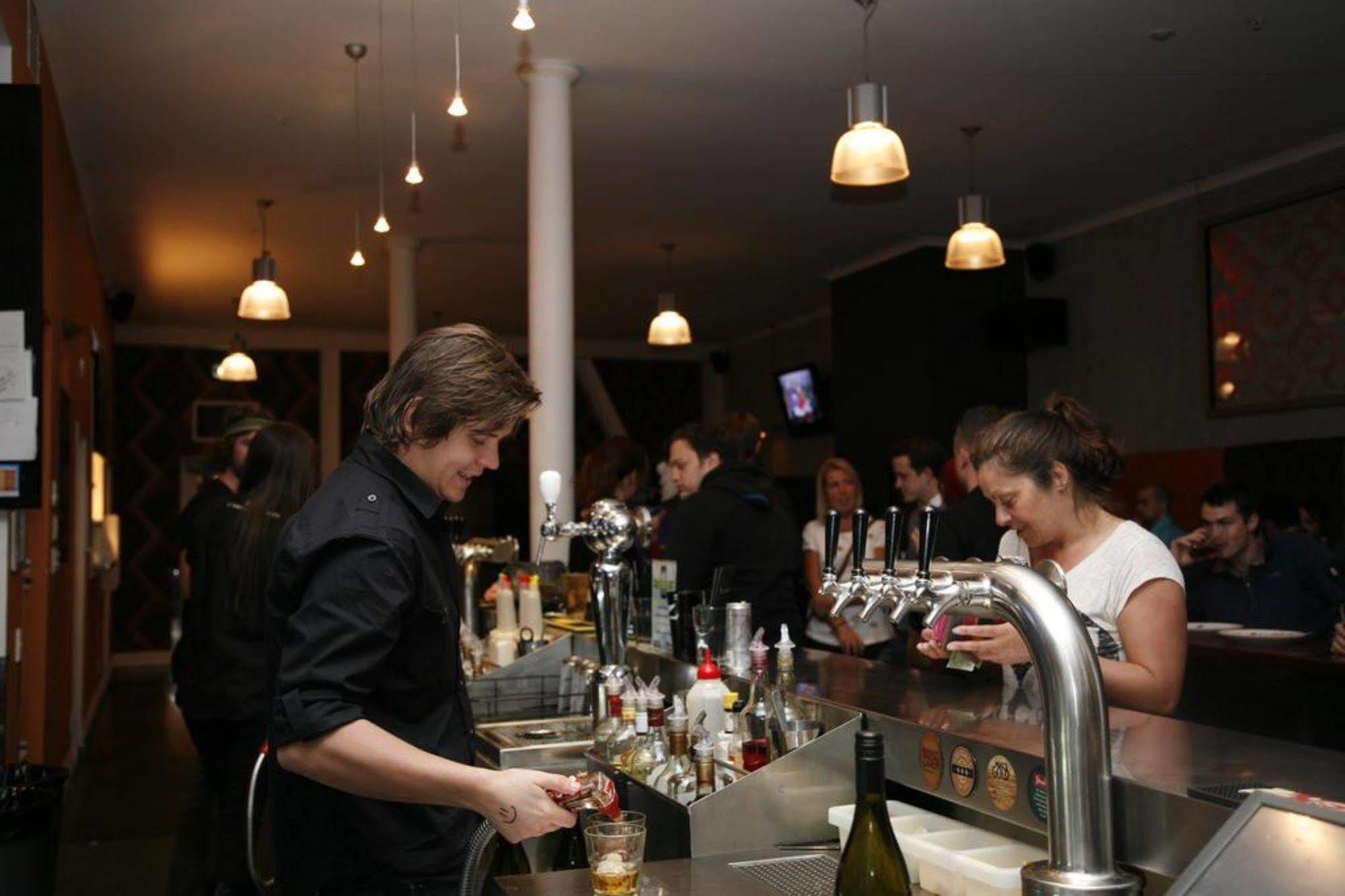Nomads Capital Backpackers - Wellington (Adults Only) Hostel Εξωτερικό φωτογραφία A bar in Paris