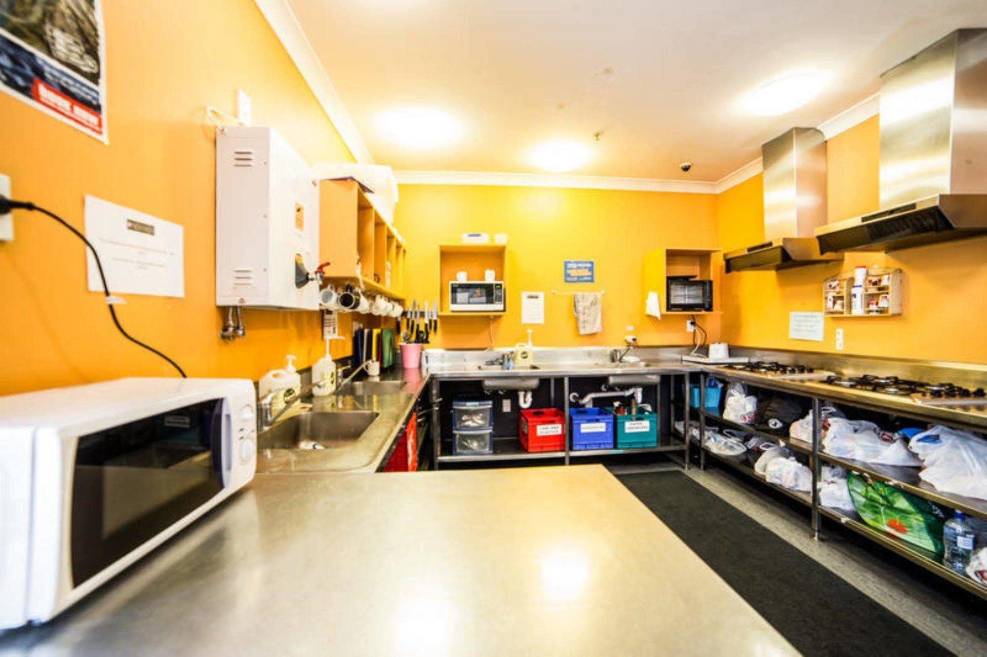Nomads Capital Backpackers - Wellington (Adults Only) Hostel Εξωτερικό φωτογραφία The kitchen at the hostel