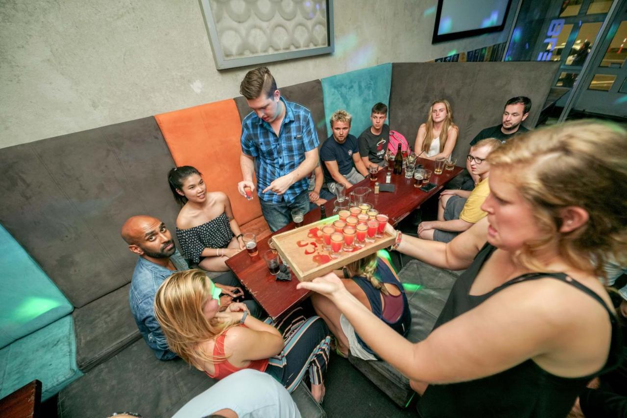 Nomads Capital Backpackers - Wellington (Adults Only) Hostel Εξωτερικό φωτογραφία A bartender serving shots