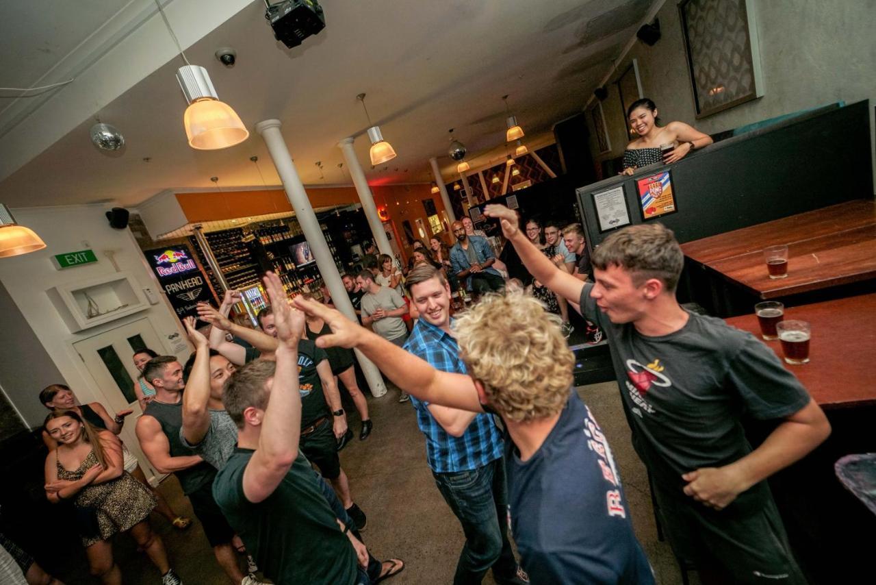 Nomads Capital Backpackers - Wellington (Adults Only) Hostel Εξωτερικό φωτογραφία The crowd at the 2011 World Cup