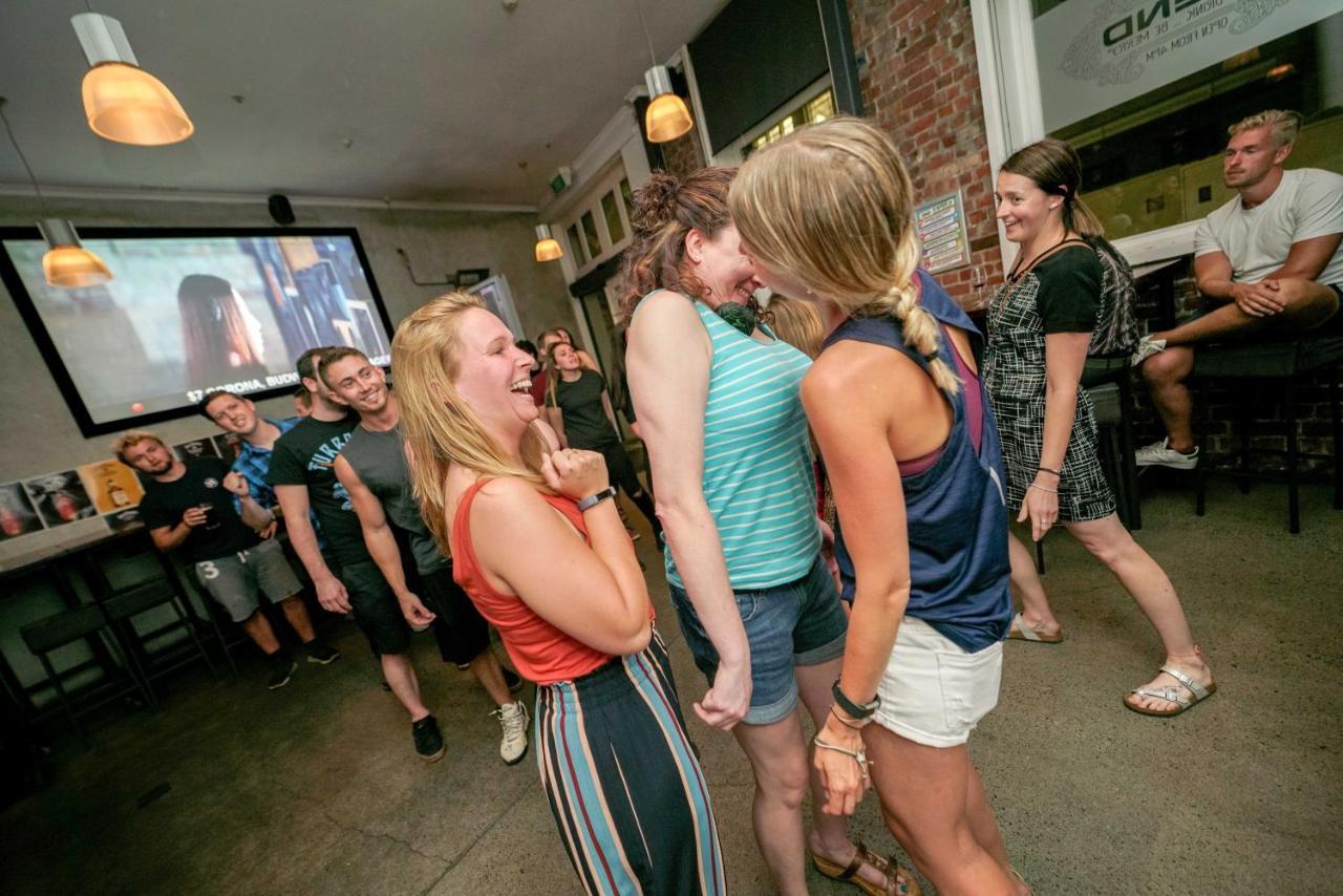 Nomads Capital Backpackers - Wellington (Adults Only) Hostel Εξωτερικό φωτογραφία Two women dancing