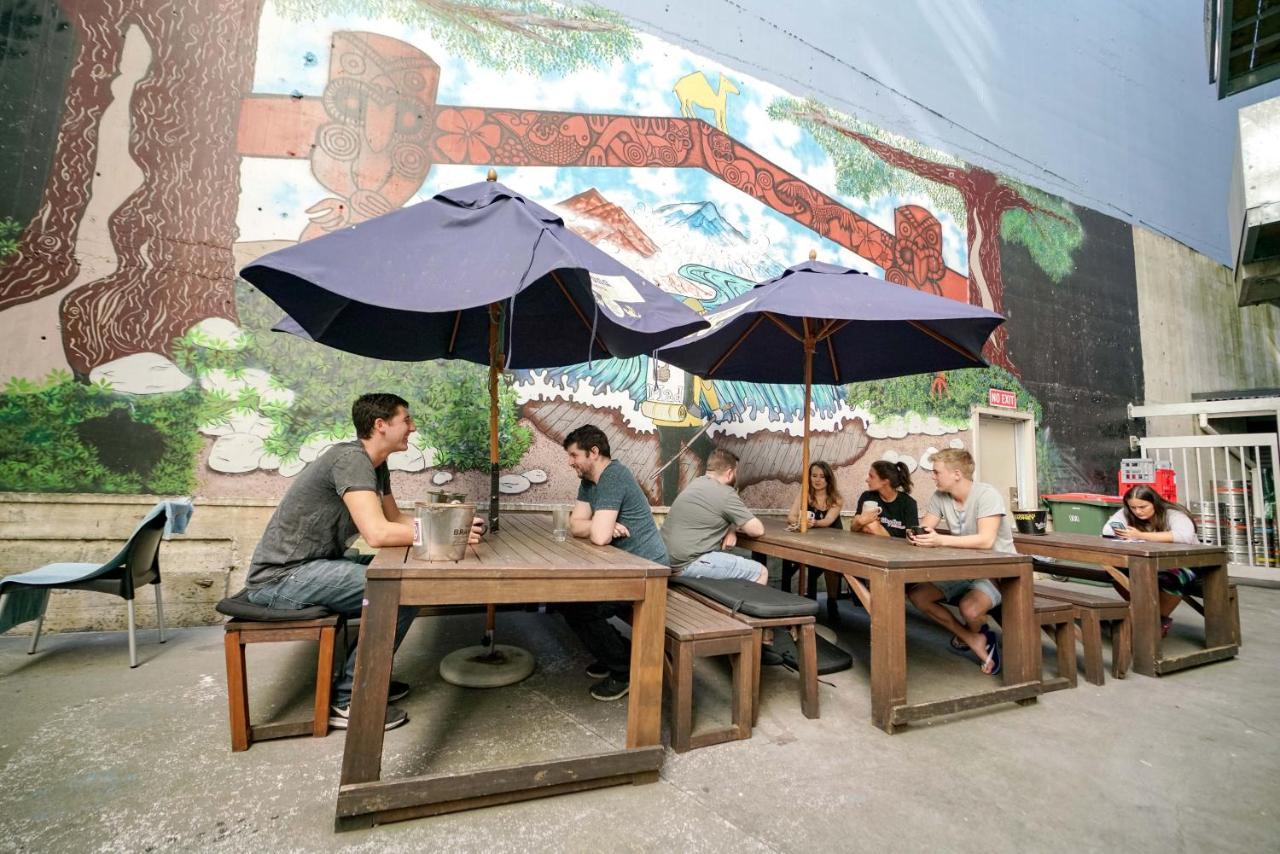 Nomads Capital Backpackers - Wellington (Adults Only) Hostel Εξωτερικό φωτογραφία The patio at the 10000 Maniacs Cafe