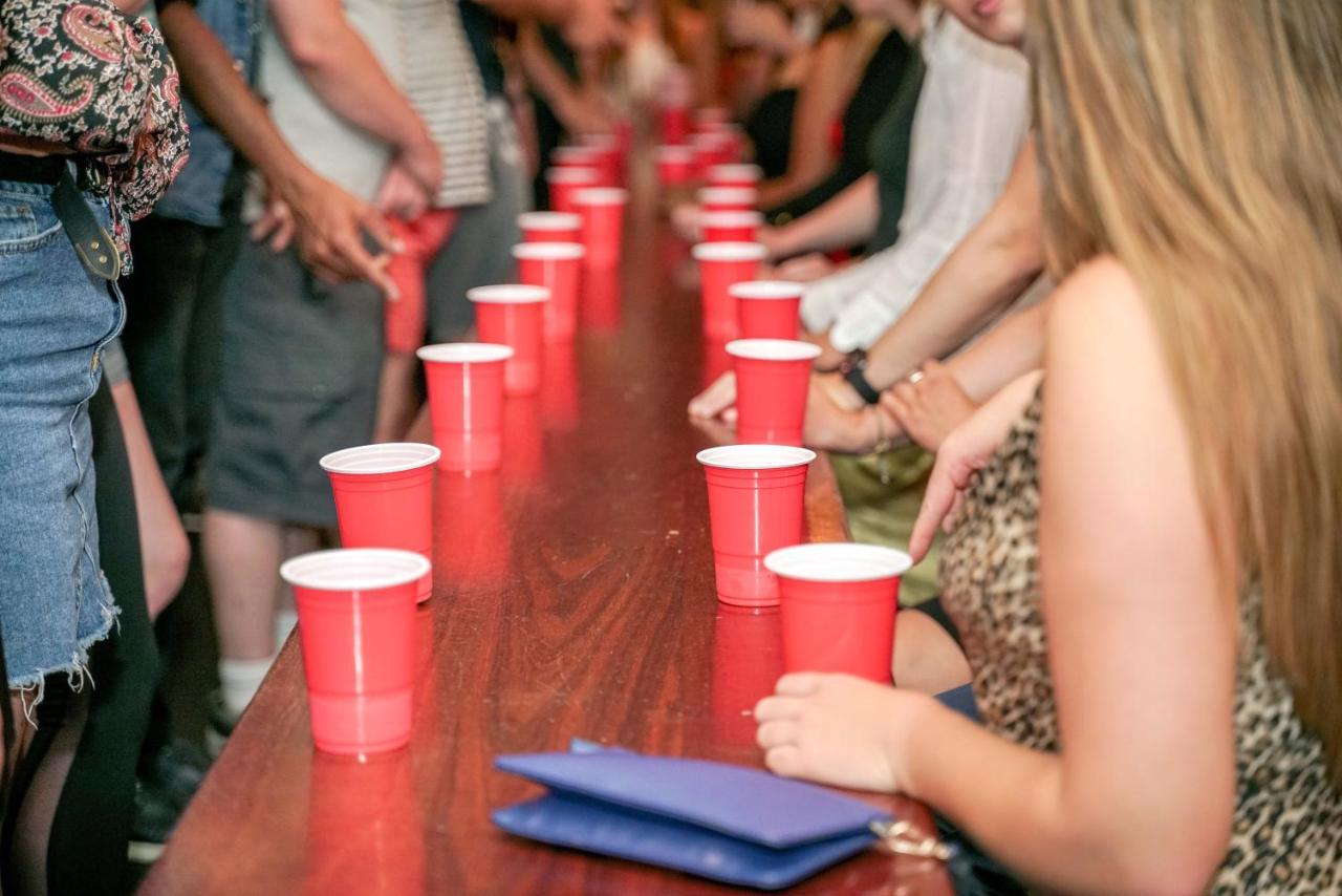 Nomads Capital Backpackers - Wellington (Adults Only) Hostel Εξωτερικό φωτογραφία A game of Beer Pong