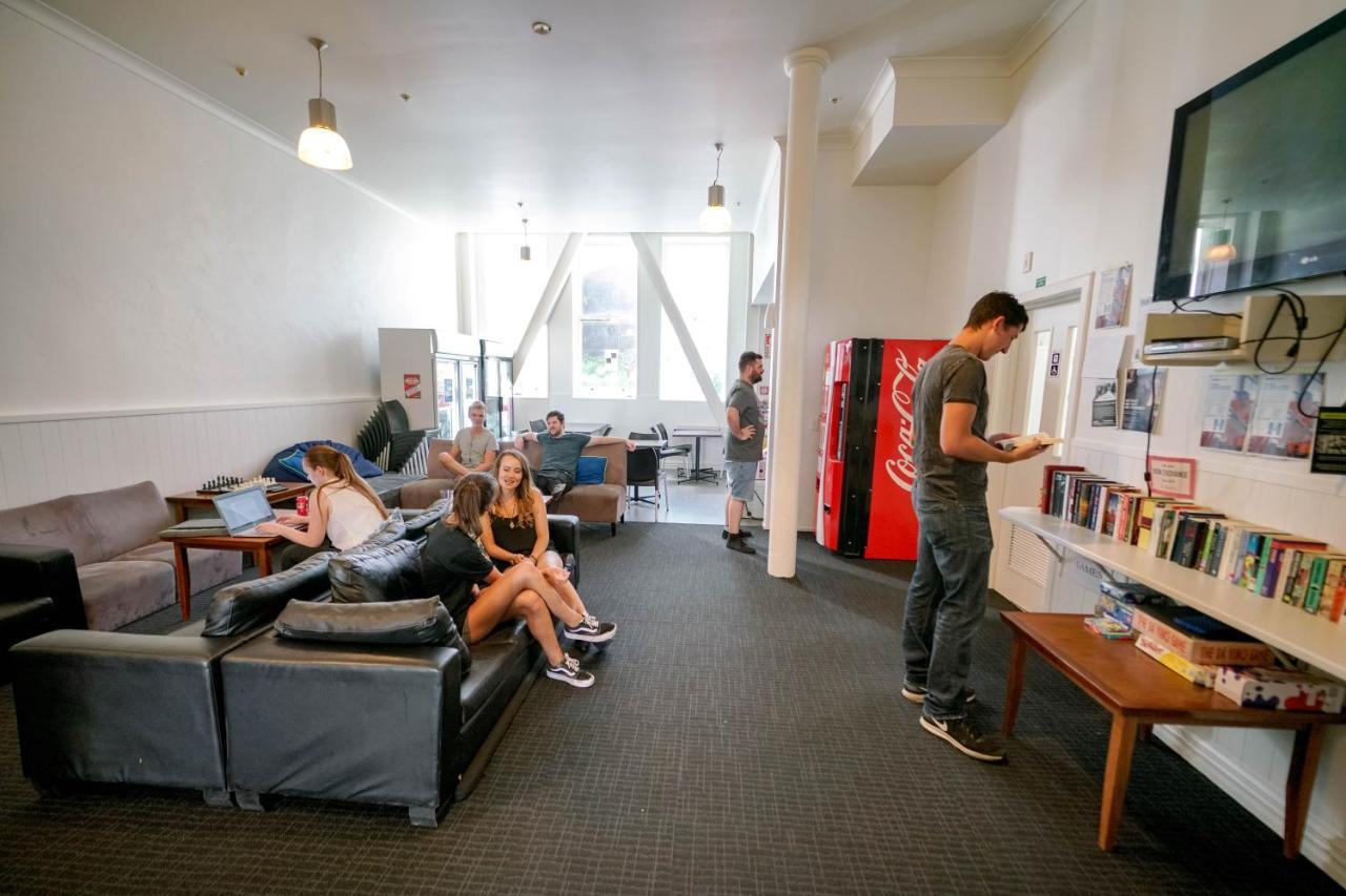 Nomads Capital Backpackers - Wellington (Adults Only) Hostel Εξωτερικό φωτογραφία The lounge at the Student Union Building