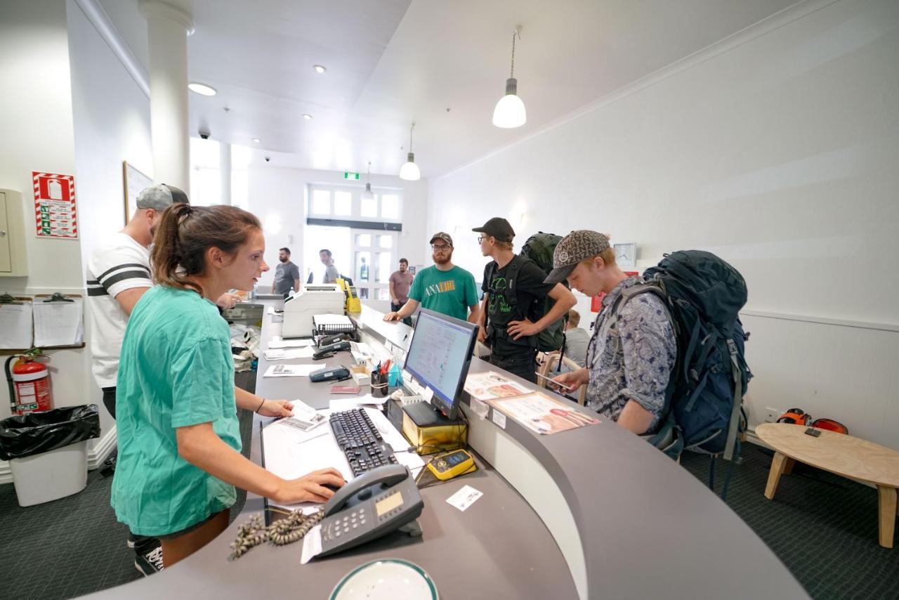 Nomads Capital Backpackers - Wellington (Adults Only) Hostel Εξωτερικό φωτογραφία Reception at the hostel