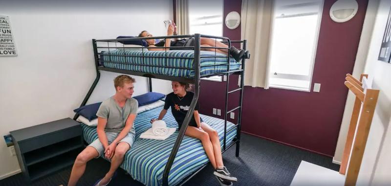 Nomads Capital Backpackers - Wellington (Adults Only) Hostel Εξωτερικό φωτογραφία A bunk bed